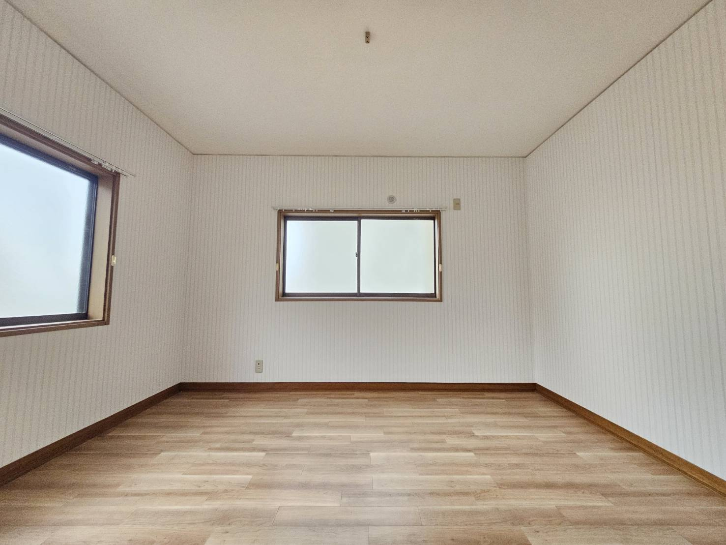 西朝霧貸家の居間・リビング