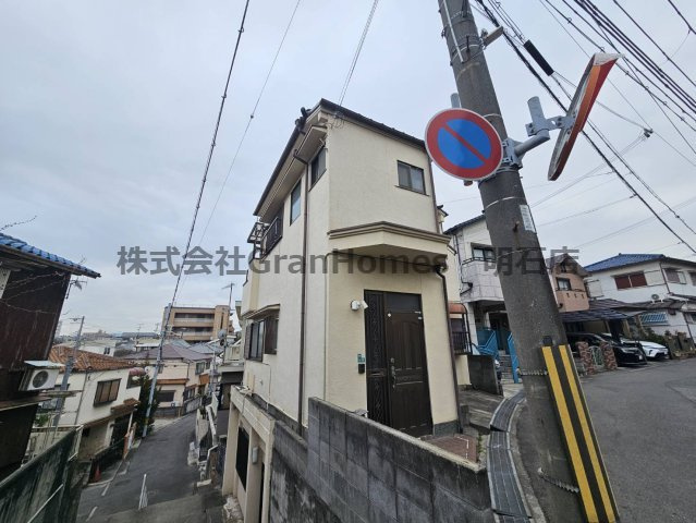 西朝霧貸家の外観