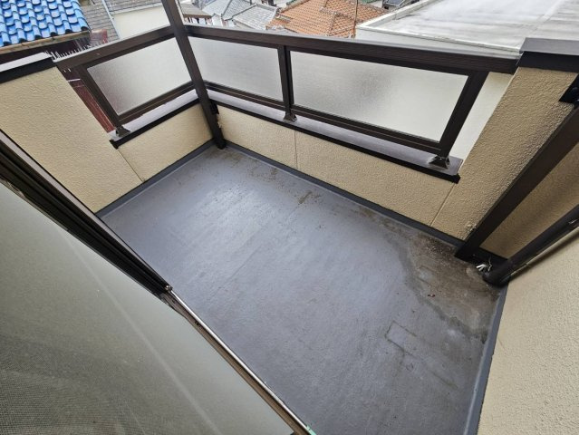 西朝霧貸家のバルコニー