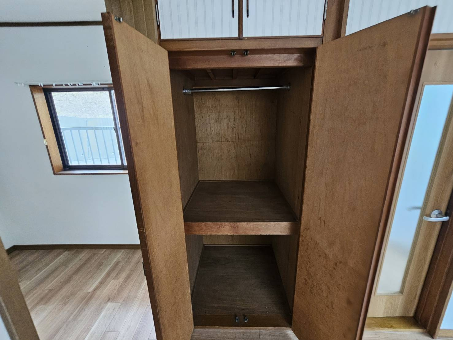 西朝霧貸家の収納