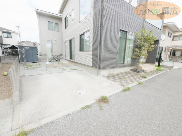 明石市二見町福里　中古戸建の駐車場