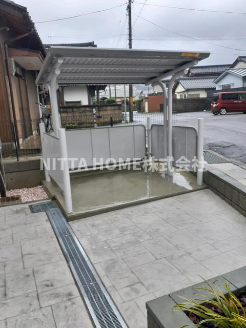 エストミニョンのエントランス|屋根付きの駐輪場は無料です☆彡