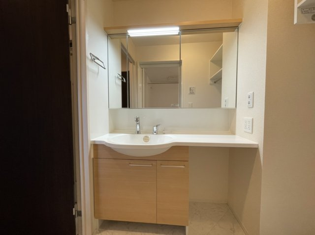 ベルクの洗面所|同建物内別部屋の写真です。