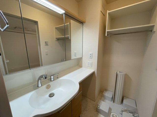 ベルクの洗面所|同建物内別部屋の写真です。