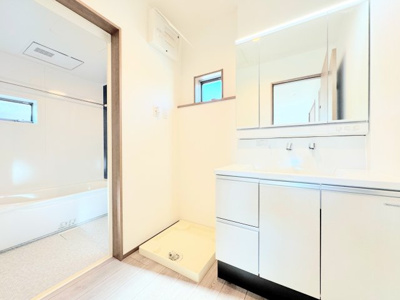 【独立洗面台】 | ◆横浜市緑区上山　未使用戸建B号棟◆ | ◆毎日使う場所だから、機能的で使いやすさに配慮したパウダールーム。すっきりと使えるように収納も豊富にご用意しています。