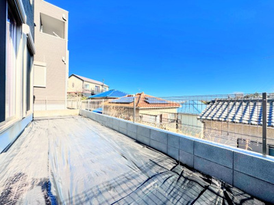 【庭】 | ◆横浜市緑区上山　未使用戸建B号棟◆ | ◆陽あたりの取れた大きなお庭が本物件の特徴です。ウッドデッキやタイルテラス等、ライフスタイルに合わせて可変可能なため、夢が膨らみますね。