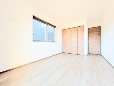 【洋室】 | ◆横浜市緑区上山　未使用戸建B号棟◆ | ◆感性を育むプライベートルームはシンプルでスマートな空間。好みの空間で読書をしたり、音楽を聞いたりと一人の時間も充実したものにできます。
