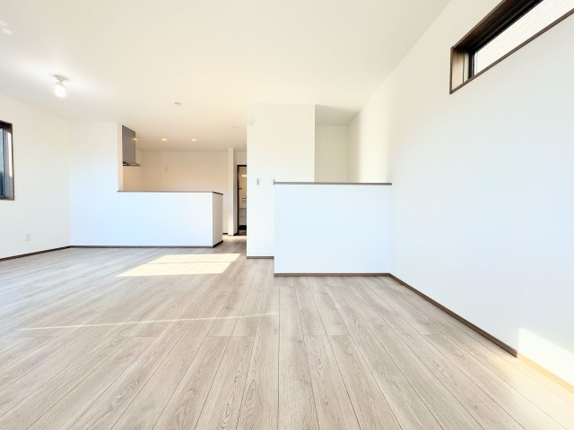【居間・リビング】 | ◆緑区上山　未使用戸建　B号棟◆ | ◆リビングは一日中太陽の光が射し込みます。家族が集まる空間は、自然と笑顔が溢れます！