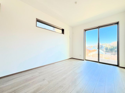 【洋室】 | ◆横浜市緑区上山　未使用戸建B号棟◆ | ◆柔らかい陽光が差し込む明るいお部屋を演出する設計。彩光の取れる窓が気持ちの良いお部屋を創り上げます。