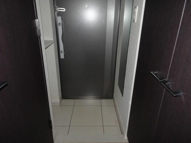 コンシェリア上野の玄関