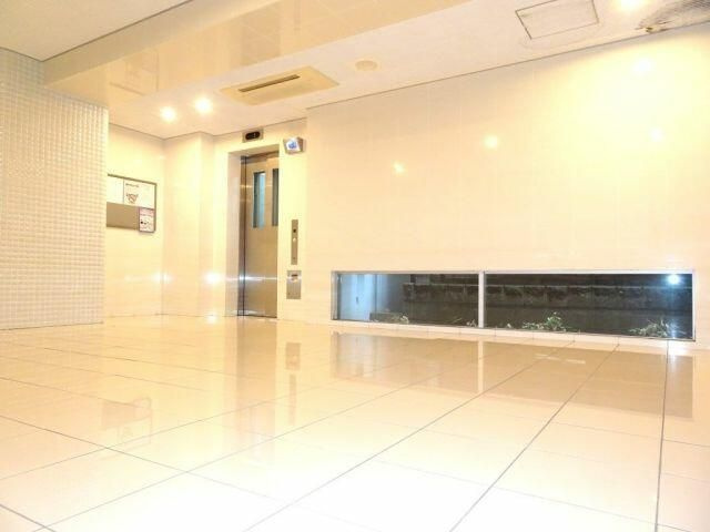コンシェリア上野のロビー