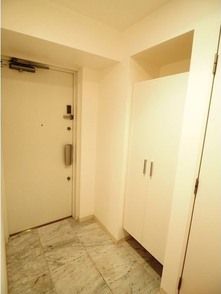 プロシード金山2の玄関