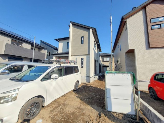 【ブルーミングガーデン】下野市駅東２丁目 全4邸の外観|〇只今建築中〇
私立しば保育園まで徒歩８分、国分寺東小学徒歩約7分、国分寺中学校徒歩約16分♪
子育てファミリーにうれしい住環境♪
小さなお子様でも無理なく通学できる距離です。
※2026年2月撮影
