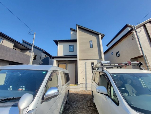 【ブルーミングガーデン】下野市駅東２丁目 全4邸の前面道路含む現地写真|〇只今建築中〇
見通しの良い角地に建つ全4棟。
周辺環境にも恵まれていますので、是非一度現地へお越しいただき、利便性の良さをご確認ください♪
※2026年2月撮影