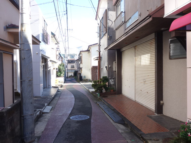 伊東市　猪戸 の前面道路含む現地写真
