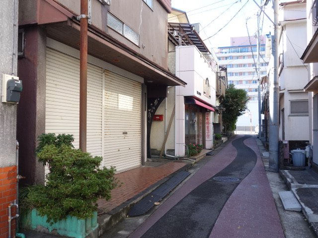 伊東市　猪戸 の前面道路含む現地写真