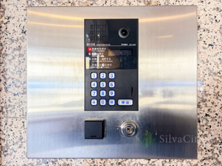 【防犯設備】 | モアエミネンス西新宿 | オートロック解除パネル　外