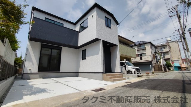 神戸市垂水区霞ヶ丘　新築戸建ての前面道路含む現地写真