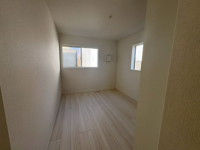 坂戸市鶴舞1丁目　新築分譲　東武越生線『一本松駅』徒歩12分　【浅羽野小学区】の洋室