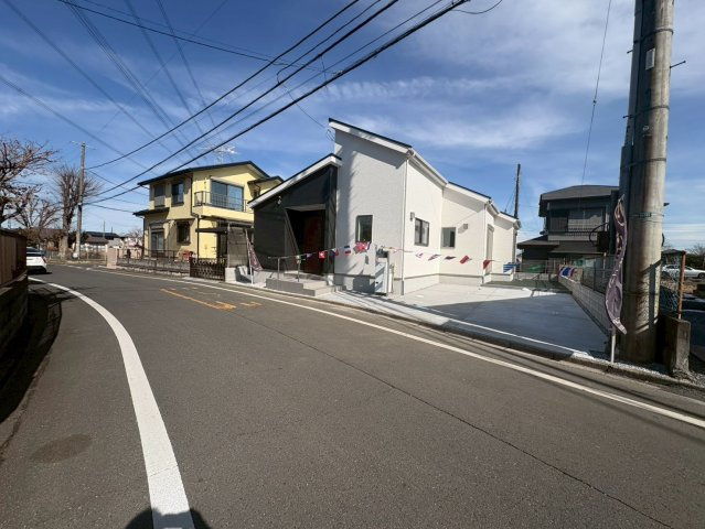 坂戸市鶴舞1丁目　新築分譲　東武越生線『一本松駅』徒歩12分　【浅羽野小学区】の前面道路含む現地写真