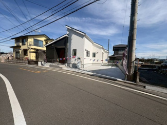 【前面道路含む現地写真】 | 坂戸市鶴舞1丁目　新築分譲　東武越生線『一本松駅』徒歩12分　【浅羽野小学区】