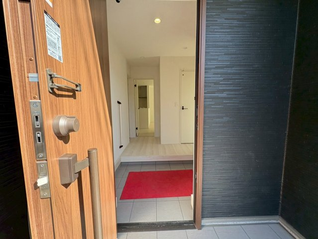 坂戸市鶴舞1丁目　新築分譲　東武越生線『一本松駅』徒歩12分　【浅羽野小学区】の玄関