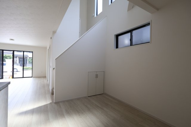 《仲介手数料無料》上尾市緑丘５丁目19-10新築一戸建てケイアイグレイスの居間・リビング