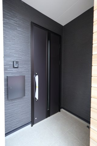 《仲介手数料無料》上尾市緑丘５丁目19-10新築一戸建てケイアイグレイスの玄関