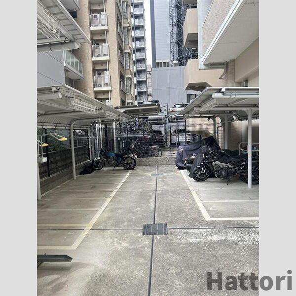 S-RESIDENCE江坂の駐車場