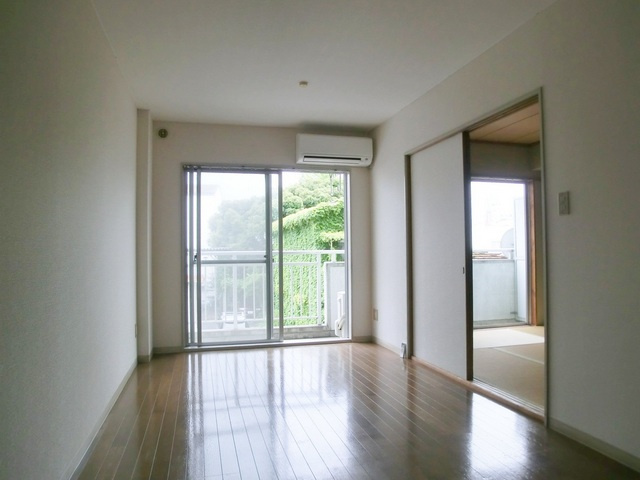 サンドリーム２５の居間・リビング|広々リビングで明るいですよ♪