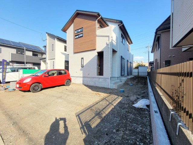 【ブルーミングガーデン】下野市駅東２丁目 全4邸の外観|〇只今建築中〇
私立しば保育園まで徒歩８分、国分寺東小学徒歩約7分、国分寺中学校徒歩約16分♪
子育てファミリーにうれしい住環境♪
小さなお子様でも無理なく通学できる距離です。
※2026年2月撮影