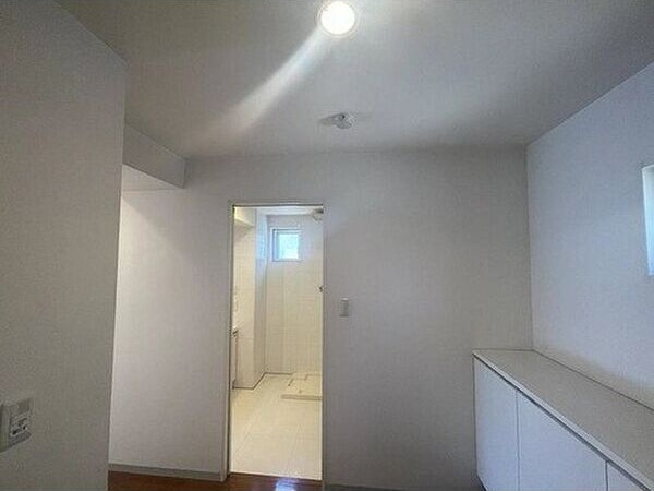 メゾン・ド山手の玄関