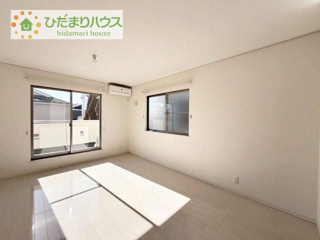 【寝室】 | 取手市紫水3丁目　中古戸建 | 広めの主寝室は、ベッドの他にもパソコンデスクやドレッサーなども置けちゃいます(*^-^*)