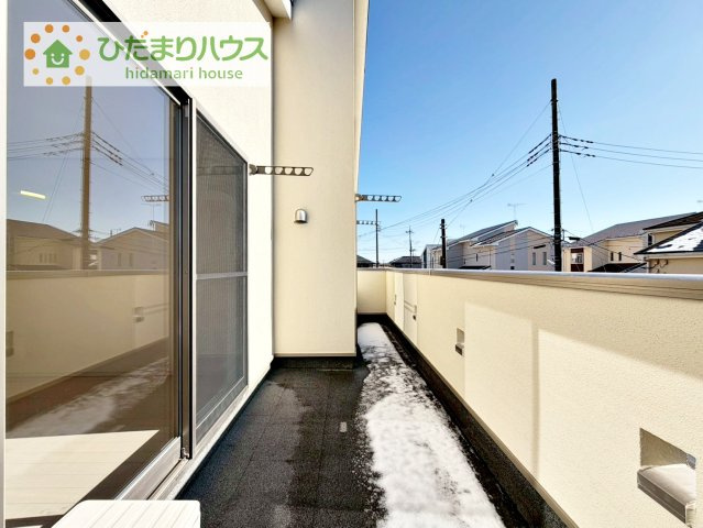 【バルコニー】 | 取手市紫水3丁目　中古戸建 | 広々としたバルコニー。お洗濯物もぜーんぶ干せちゃいます！！
