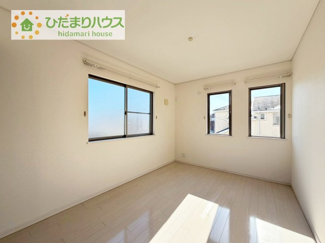 【洋室】 | 取手市紫水3丁目　中古戸建 | 夏場に心地良いひんやり感はフローリングならでは☆彡