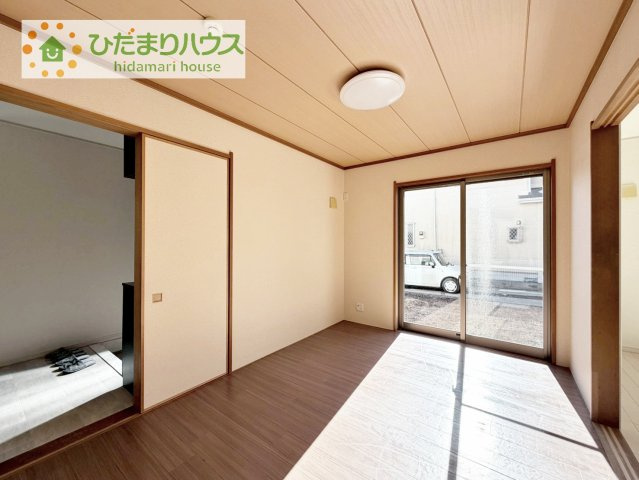 【洋室】 | 取手市紫水3丁目　中古戸建 | お掃除しやすく、清潔感を保てるのでダニも発生しにくいフローリング♪