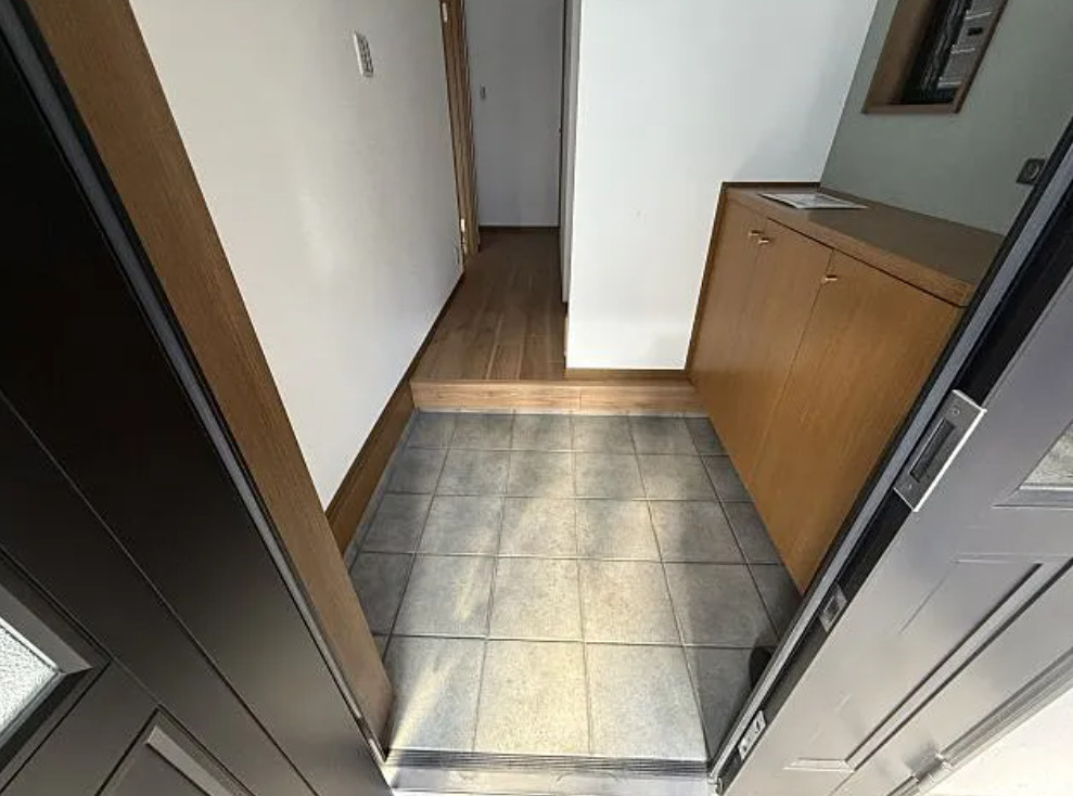 飾磨区今在家中古戸建ての玄関