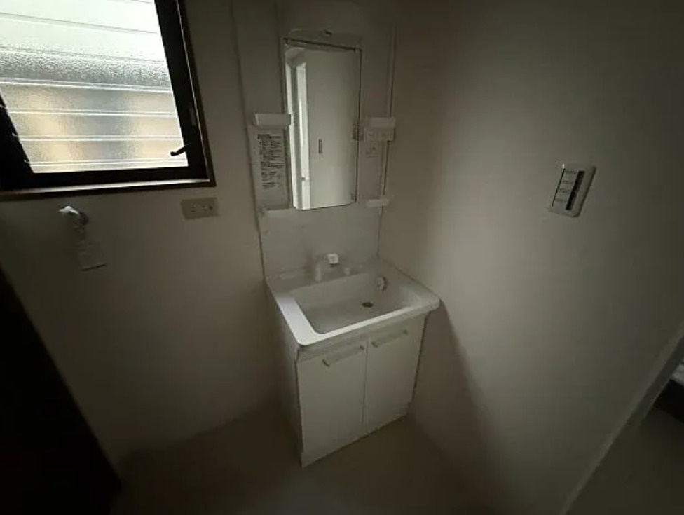 飾磨区今在家中古戸建ての独立洗面台