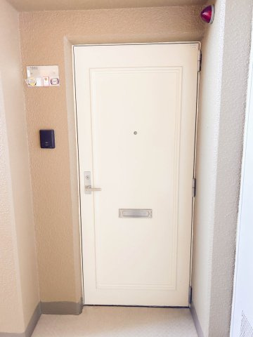 【玄関】 | 三島一番町ハイツ 中古マンション XM06025 | 三島一番町ハイツ　玄関ドア　リフォーム後