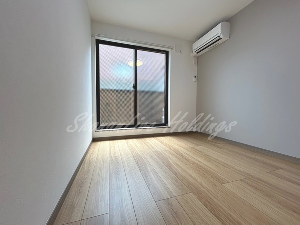 アザーレ・バモス藤沢本町の居間・リビング|レイアウトしやすい洋室♪