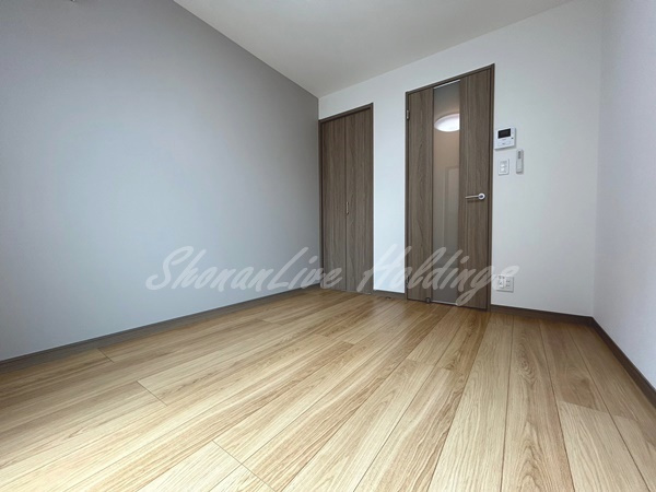 アザーレ・バモス藤沢本町の寝室|5帖の洋室