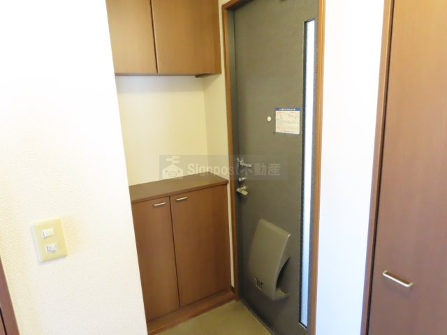 ドミールアッシュ　B棟の玄関