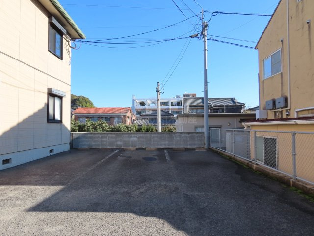 ドミールアッシュ　B棟の駐車場