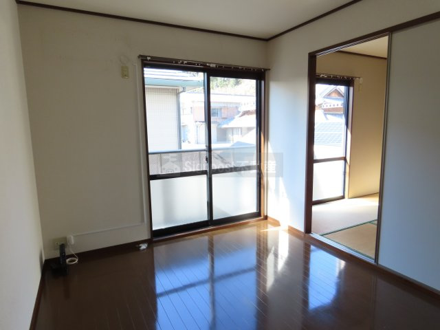 ドミールアッシュ　B棟の居間・リビング