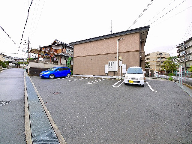 エスポワール　メゾンの駐車場|駐車場があるので、車を買う予定の方も安心です