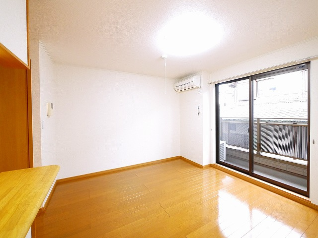 エスポワール　メゾンの居間・リビング|こちらのリビングで趣味の時間をお楽しみください