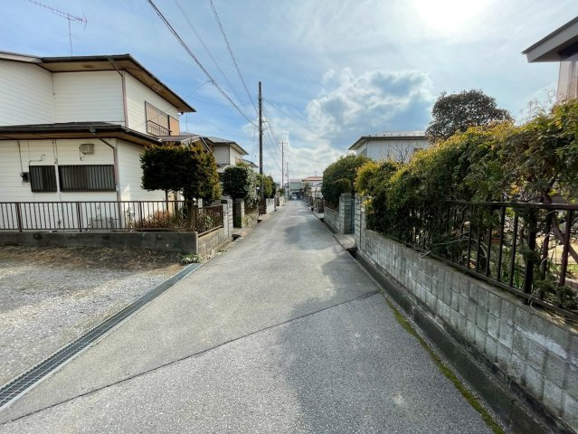 茂原市東郷　中古戸建の前面道路含む現地写真