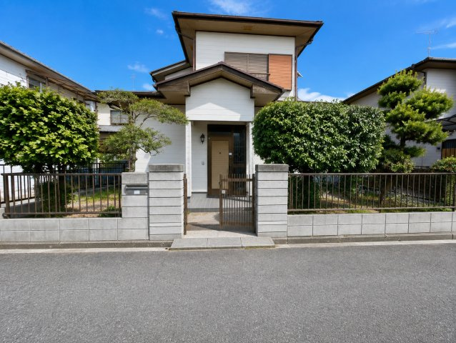 茂原市東郷　中古戸建の前面道路含む現地写真