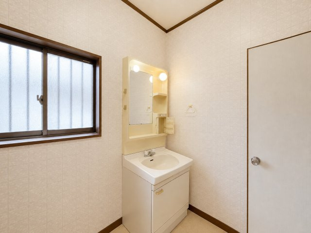 茂原市東郷　中古戸建の独立洗面台