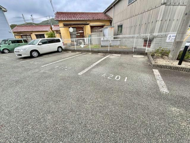 アメニティー北平野Aの駐車場